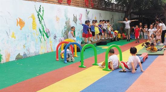 幼儿园老师的一天，看完老师都哭了